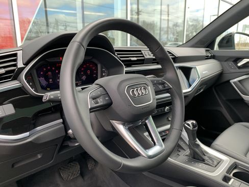 Certified 2025 Audi Q3 2.0T Premium w/ Convenience Package AWD/4WD image 4