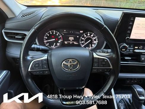 Used 2020 Toyota Highlander XLE FWD image 18