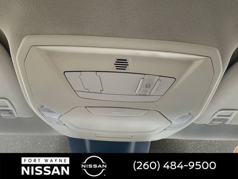 Used 2018 Ford Focus Titanium w/ Titanium Technology Package FWD image 18