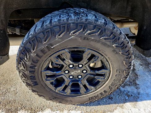 Used 2023 Chevrolet Silverado 1500 ZR2 w/ Technology Package image 37