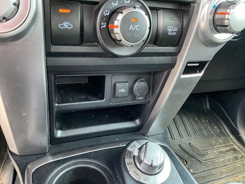 Used 2022 Toyota 4Runner SR5 AWD/4WD image 15