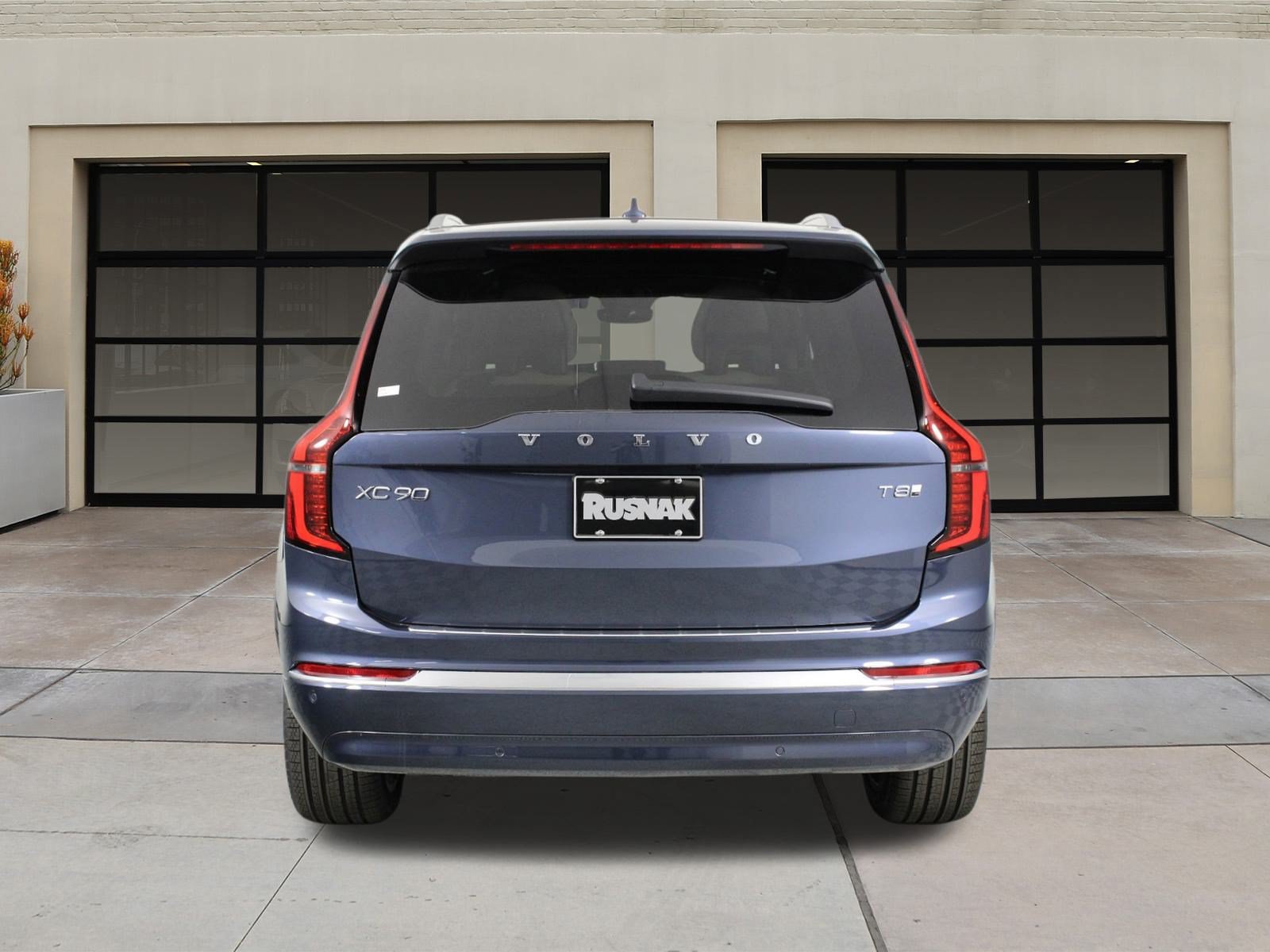 New 2026 Volvo XC90 T8 Plus w/ Protection Package Premier AWD/4WD image 4