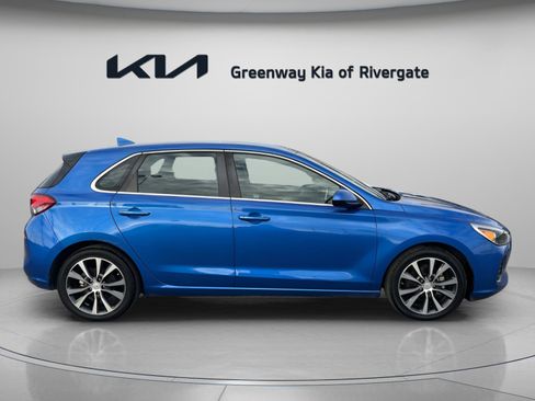 Used 2018 Hyundai Elantra GT image 9