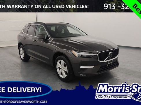 Used 2022 Volvo XC60 B5 Momentum image 1