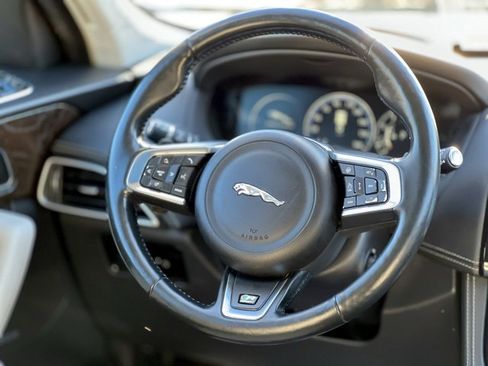 Used 2017 Jaguar F-PACE R-Sport image 31