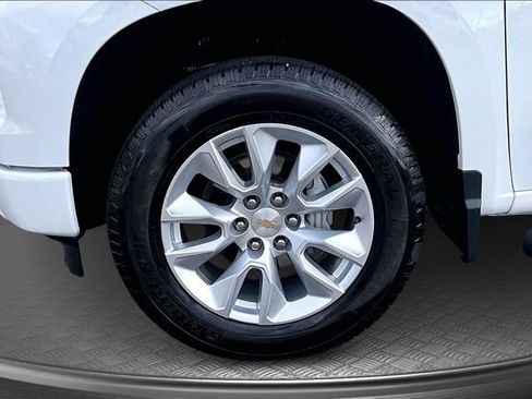 Used 2025 Chevrolet Silverado 1500 Custom image 33