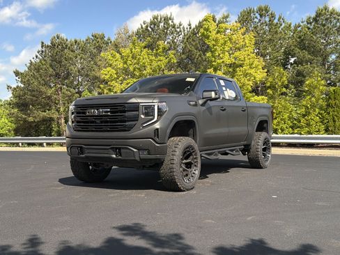 Used 2025 GMC Sierra 1500 Elevation w/ Elevation Premium Package AWD/4WD image 11