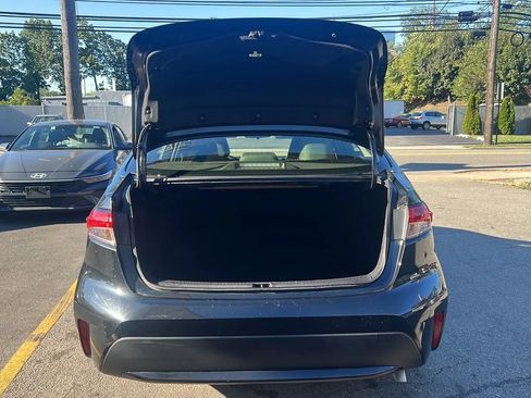 Used 2022 Toyota Corolla LE image 9