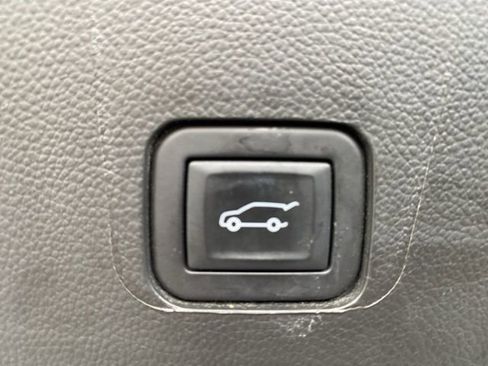 Used 2023 Chevrolet Traverse LT AWD/4WD image 35