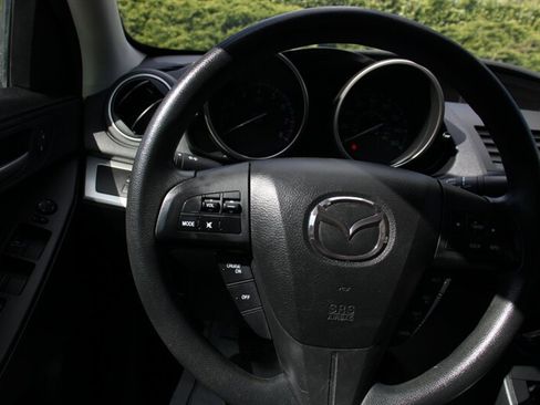 Used 2013 MAZDA MAZDA3 i Sport image 17