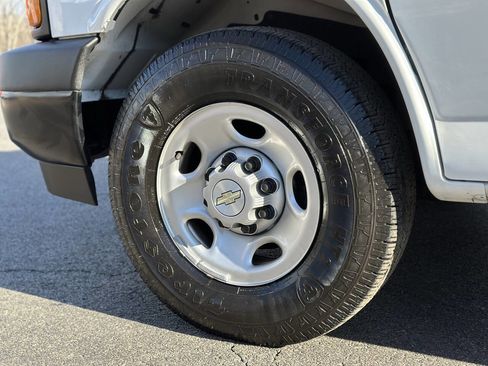 Used 2021 Chevrolet Express 2500 w/ Driver Convenience Package image 11