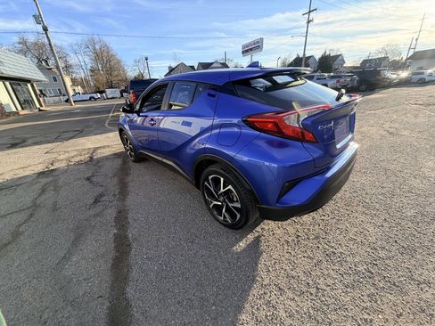 Used 2018 Toyota C-HR XLE 4dr Crossover image 17