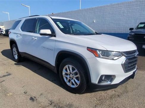Used 2018 Chevrolet Traverse LT image 2