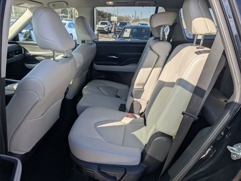 Used 2024 Toyota Grand Highlander XLE image 27