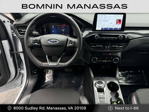 Used 2025 Ford Escape ST-Line AWD/4WD image 3