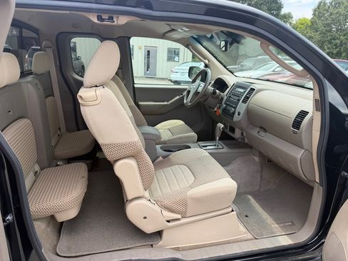 Used 2011 Nissan Frontier SV w/ SV Premium Utility Pkg RWD image 12