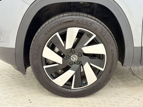 Used 2024 Volkswagen Atlas Cross Sport SE AWD/4WD image 12