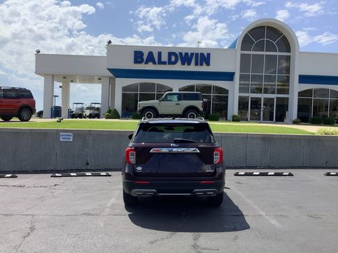 Used 2022 Ford Explorer XLT w/ Equipment Group 202A image 6