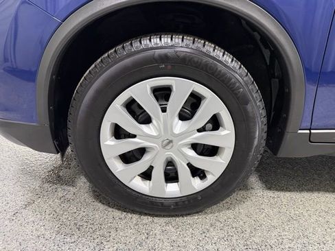 Used 2018 Nissan Rogue S image 25