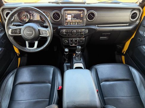 Used 2019 Jeep Wrangler Unlimited Sahara AWD/4WD image 14