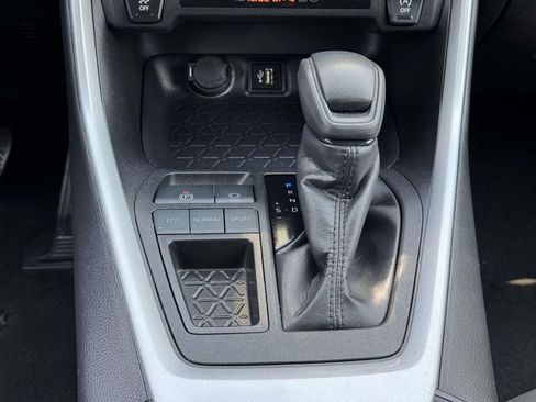 Used 2025 Toyota RAV4 XLE FWD image 6