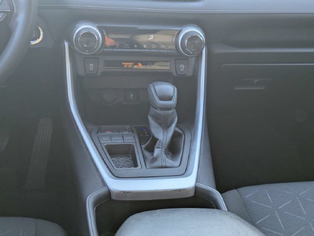 Certified 2022 Toyota RAV4 XLE FWD image 21