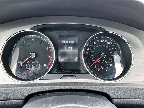 Used 2017 Volkswagen Golf SE image 18