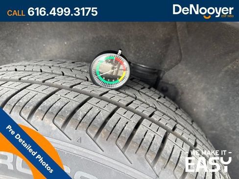 Used 2024 GMC Terrain SLE w/ Driver Convenience Package AWD/4WD image 3