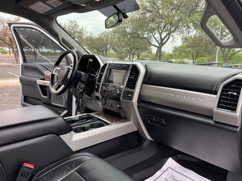 Used 2019 Ford F250 Lariat w/ Lariat Value Package image 23