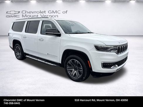 Used 2024 Jeep Wagoneer L Series II w/ Flexible Seating Group image 7