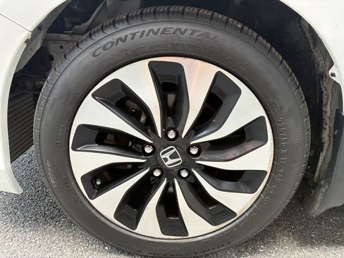 Used 2014 Honda Accord Touring image 19