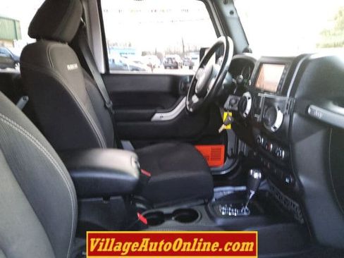 Used 2014 Jeep Wrangler Unlimited Rubicon w/ Connectivity Group image 25