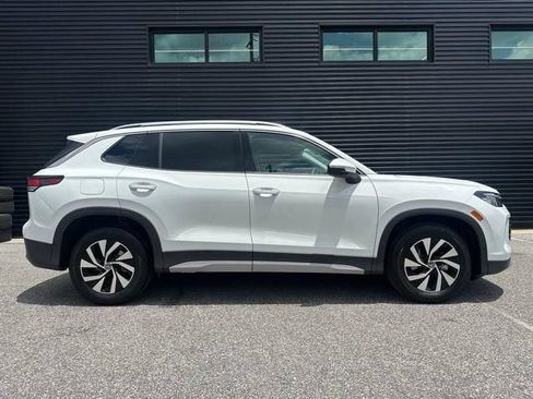 Used 2025 Volkswagen Tiguan S FWD image 8