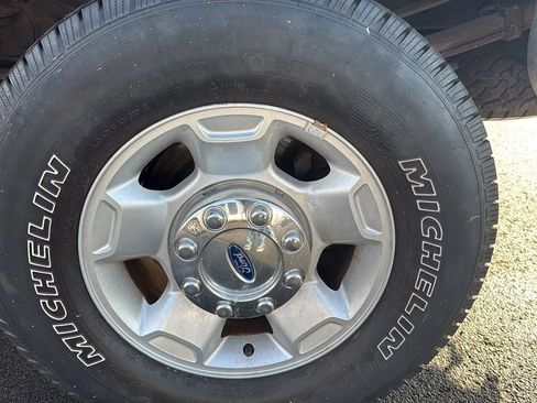 Used 2010 Ford F250 Lariat image 12