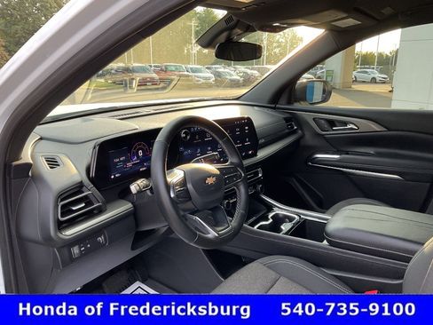 Used 2025 Chevrolet Traverse LT FWD image 31