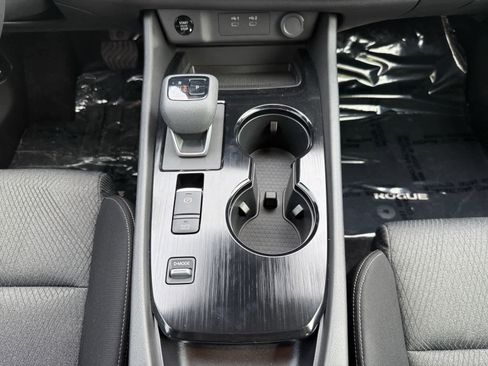 Used 2025 Nissan Rogue SV image 15