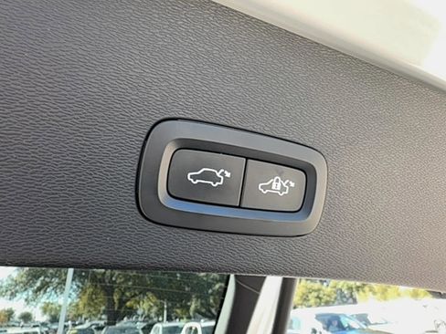 Certified 2023 Volvo C40 Recharge Core w/ Protection Package Premier image 26