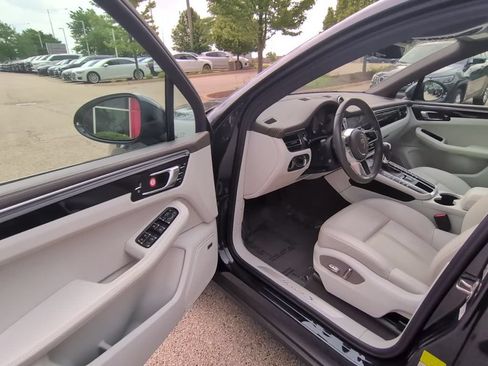 Used 2021 Porsche Macan S AWD/4WD image 25