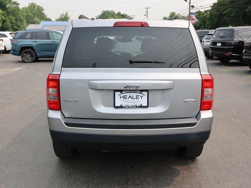 Used 2014 Jeep Patriot Latitude AWD/4WD image 6