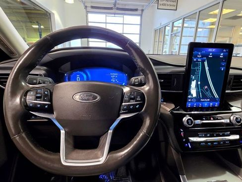 Used 2023 Ford Explorer Platinum w/ Technology Package AWD/4WD image 31