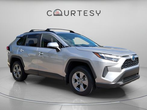 Used 2022 Toyota RAV4 XLE w/ Convenience Package AWD/4WD image 8