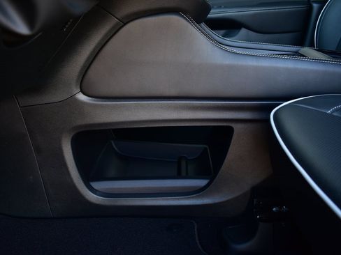 New 2026 Chrysler Pacifica Limited image 49