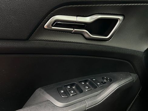 Used 2025 Kia Sportage LX image 19