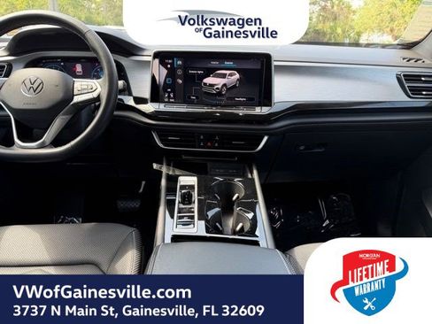 Used 2025 Volkswagen Atlas Cross Sport SE AWD/4WD image 14