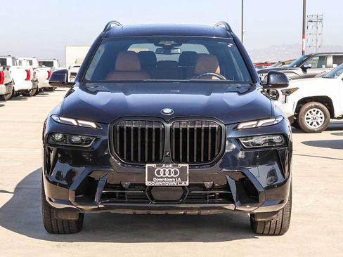 Used 2023 BMW X7 xDrive40i w/ Executive Package AWD/4WD image 2