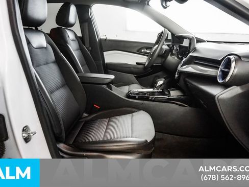 Used 2025 Chevrolet Trax LT FWD image 19