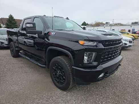 Used 2022 Chevrolet Silverado 2500 LT w/ Midnight Edition AWD/4WD image 3