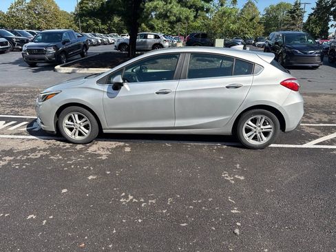 Used 2017 Chevrolet Cruze LT w/ Convenience Package FWD image 9