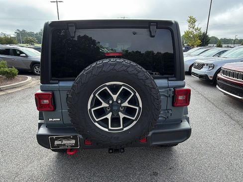 Used 2025 Jeep Wrangler Unlimited Rubicon AWD/4WD image 9