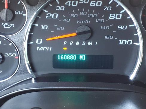 Used 2019 Chevrolet Express 2500 w/ Driver Convenience Package RWD image 27